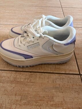 Women’s Platform Reebok Sneaker